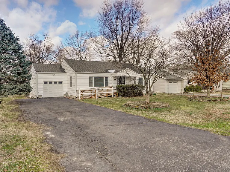 2051 E Marsa Dr — Photo 2