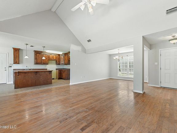 4th image of 5499 Espy Ave
