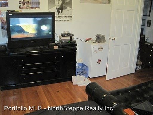4th image of 1659 Summit St #1661-A