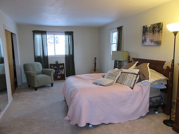 5th image of 525 E Altgeld Ave