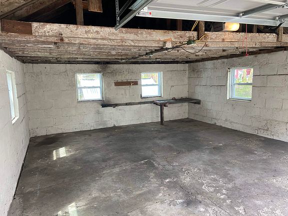 3rd image of 529 E Greenlawn Ave