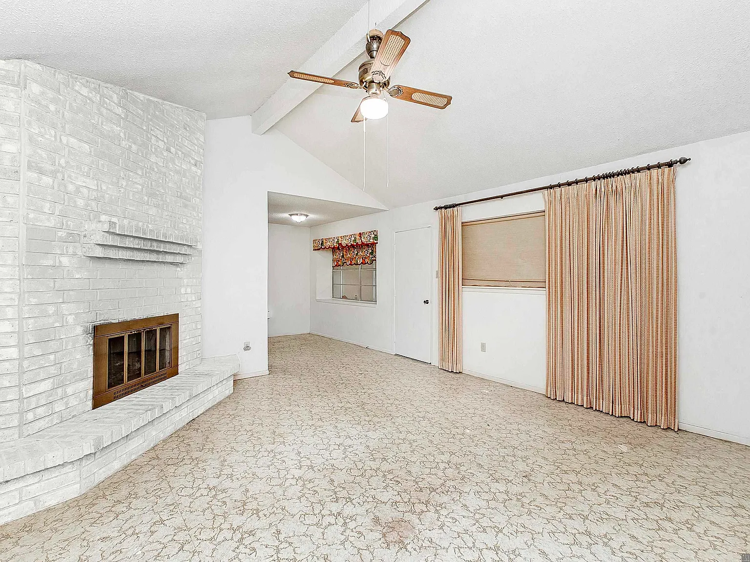 4 bed, 2127 sqft, $2,400 — Photo 4