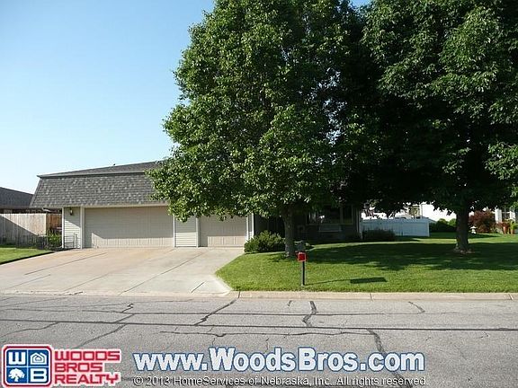 3rd image of 812 N Lakeshore Dr