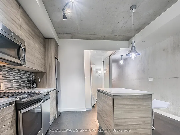 111 Bathurst St #318 — Photo 8