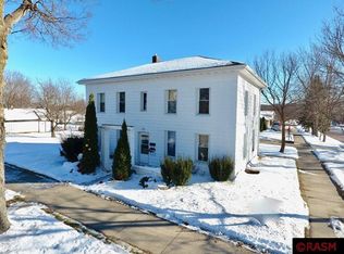 723 S 5th St, Saint Peter, MN 56082