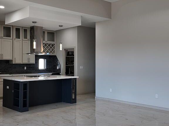 5th image of 319 Brooks Cir S