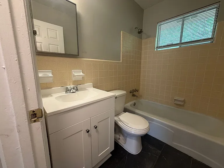 190 Midway Rd — Photo 10