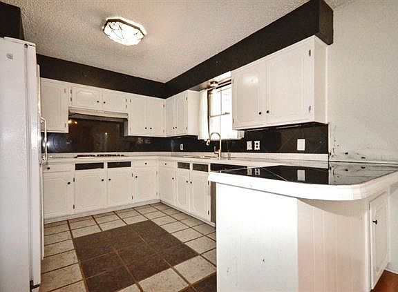 4th image of 2500 Jewell Dr