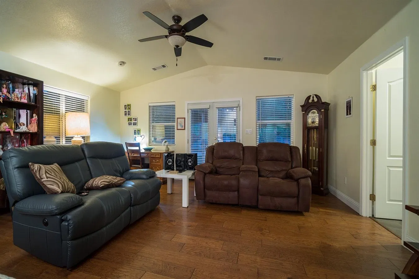 6 bed, 3.5 bath, 3804 sqft, $3,900 — Photo 4