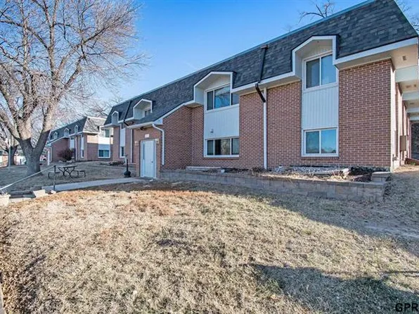 823 James Pkwy APT 2, Plattsmouth, NE 68048