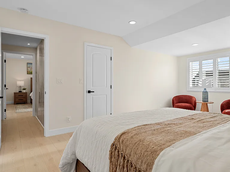 9851 Cloverdale Ave — Photo 58