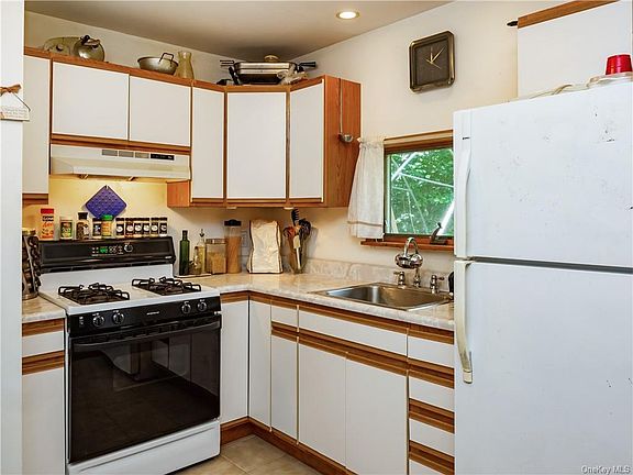 5th image of 25 Neversink Dr
