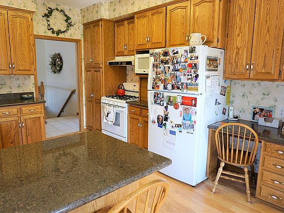 4th image of 20 Lindsay Ct