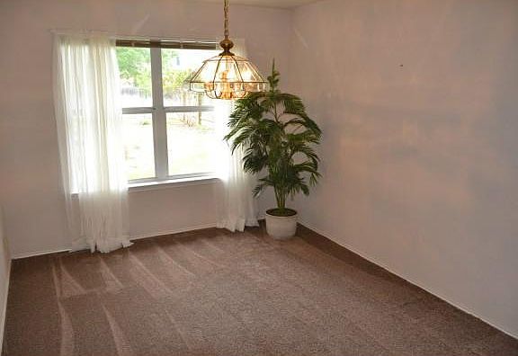 4th image of 406 Sycamore Dr