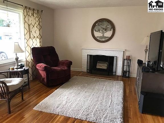 2nd image of 26 E 28th Ave