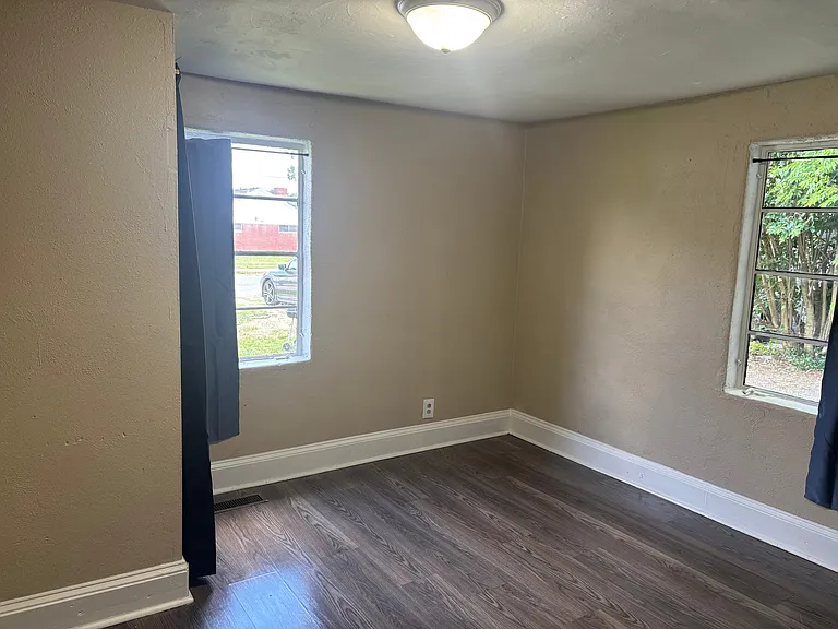 1102 Crawford St — Photo 23