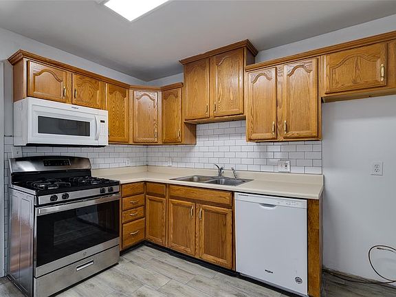 5th image of 1109 Florence Dr