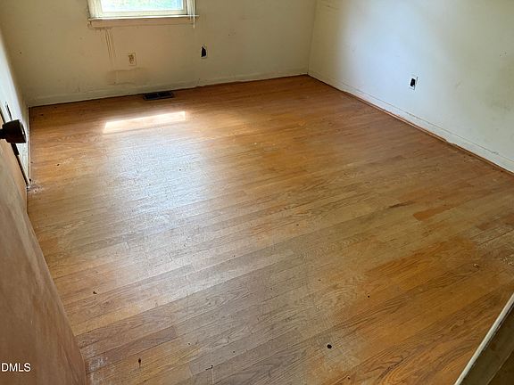 4th image of 1025 Evans Rd