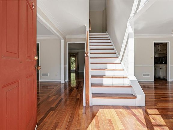 4th image of 505 Saint Marks Dr SW