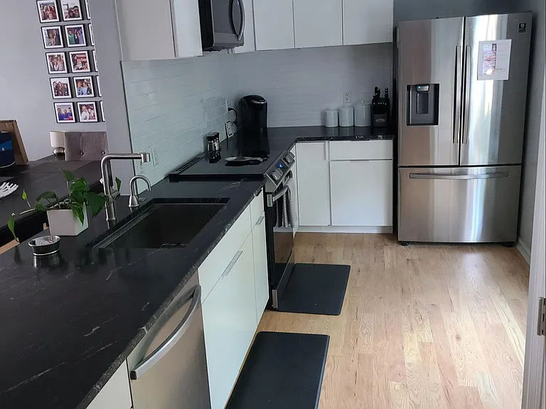 241 Hastings St — Photo 5
