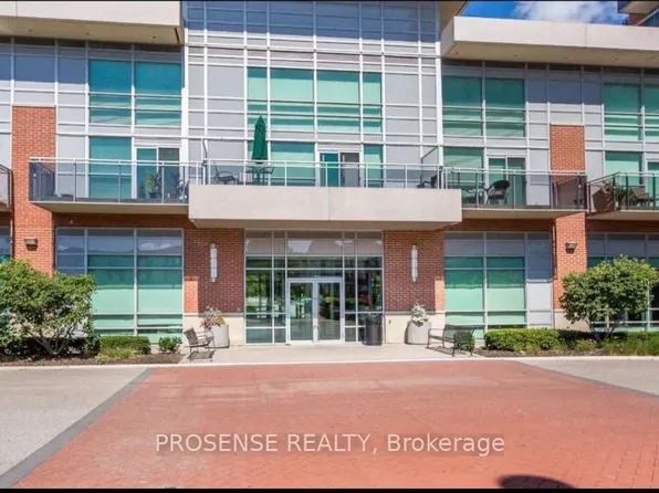 215 W Queen St E #306, Brampton, ON L6W 0A9