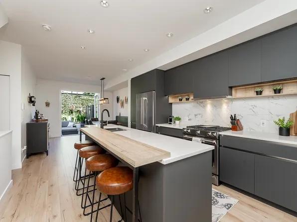 1228 Hudson St #8, Coquitlam, BC V3B 0R3