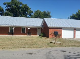 210 N Bryan St, Comanche, TX 76442