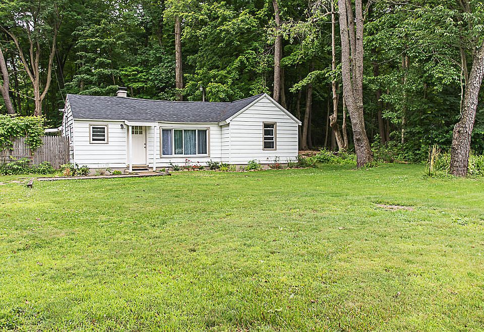 1st image of 128 Territorial Rd E