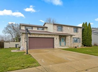 710 N Northridge Dr, Mahomet, IL 61853