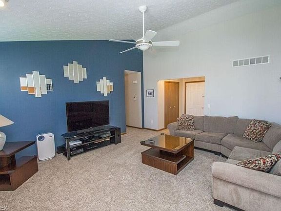 5th image of 308 Kansas Ave