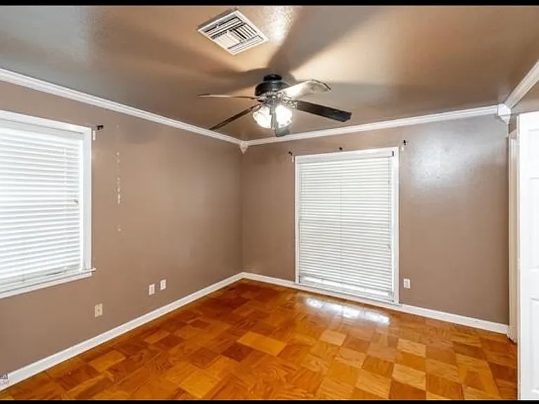 2407 Arlington Pl — Photo 16
