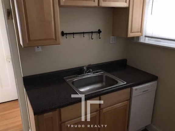 4th image of 5200 N Leavitt St #52023