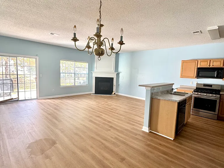 3871 Pleasant Oaks Dr — Photo 12
