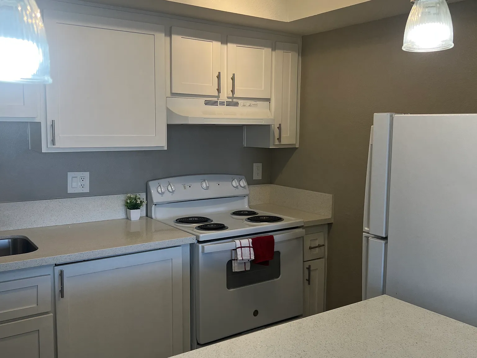 Studio, 400 sqft, $801 — Photo 2