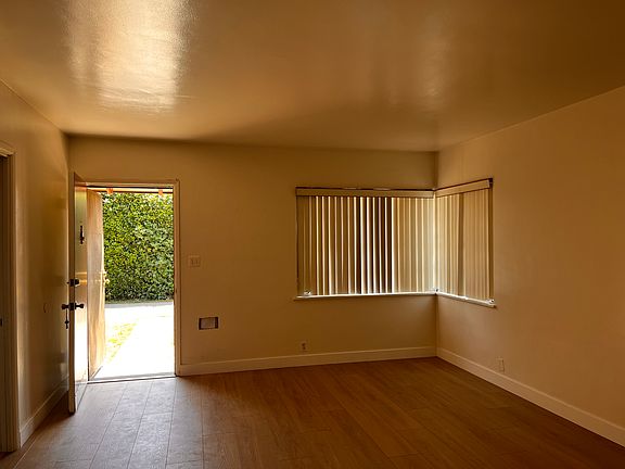 4th image of 1317 E Kingsley Ave