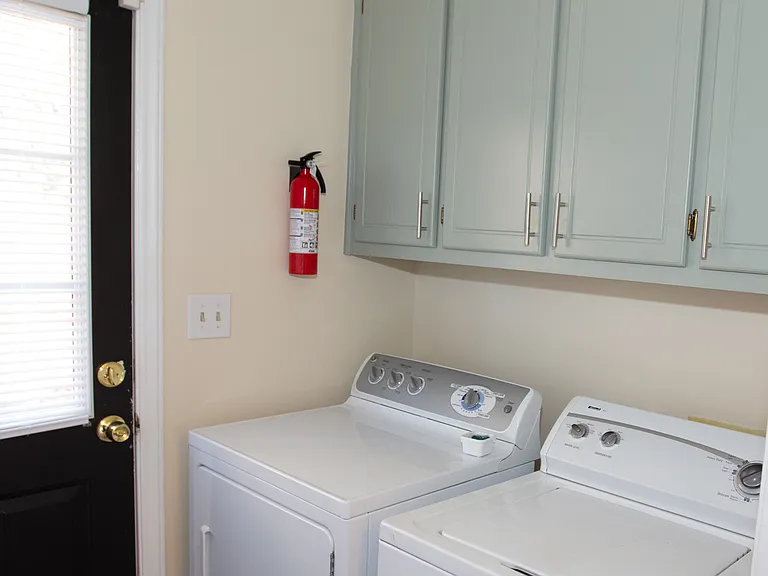 113 Lauren Cir — Photo 10