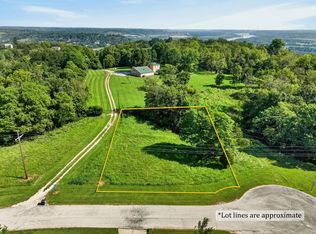 16 Tall Oak Dr, Aurora, IN 47001