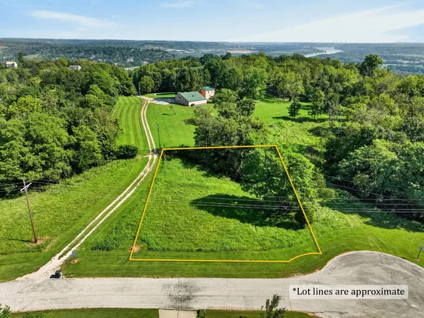 16 Tall Oak Dr, Aurora, IN 47001