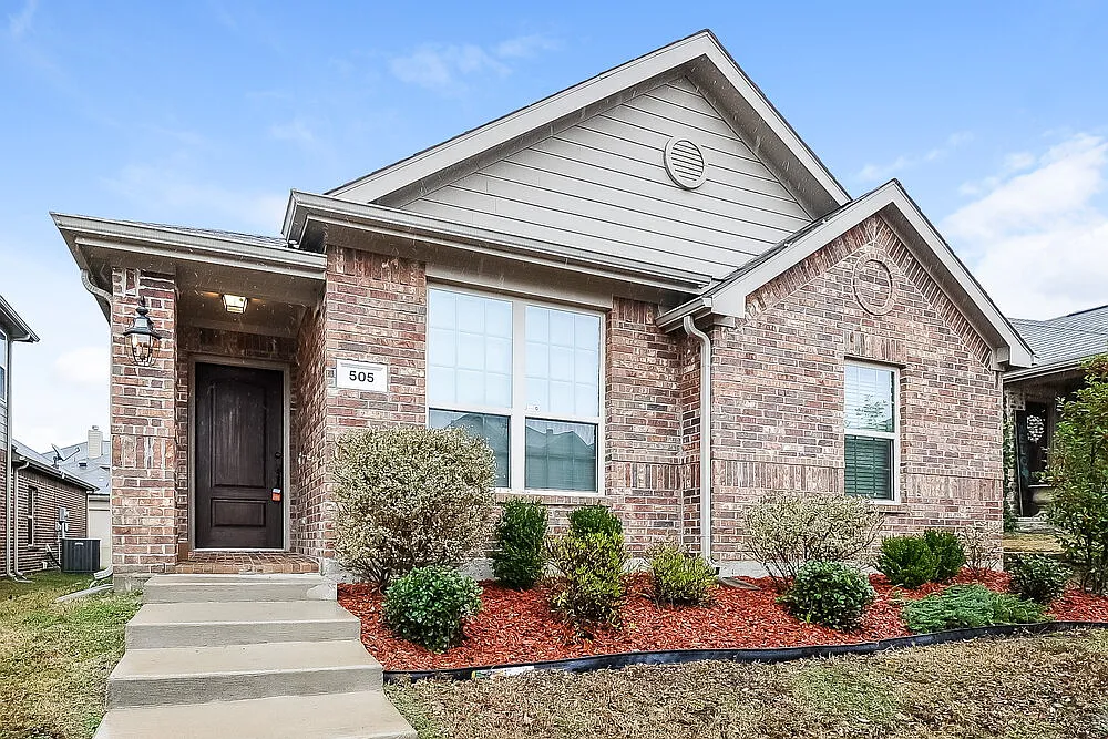 3 bed, 2.0 bath, 1461 sqft, $2,195 — Photo 1