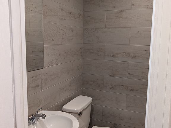 3rd image of 1810 Grayson St #11