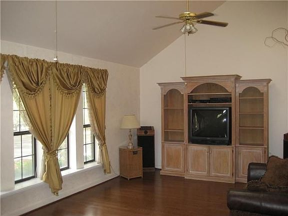 2nd image of 144 Kipahulu Dr