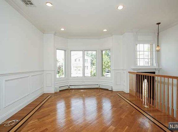 5th image of 424 Lawton Ave
