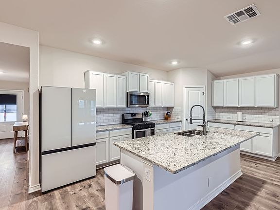 3rd image of 10426 Mudstone St