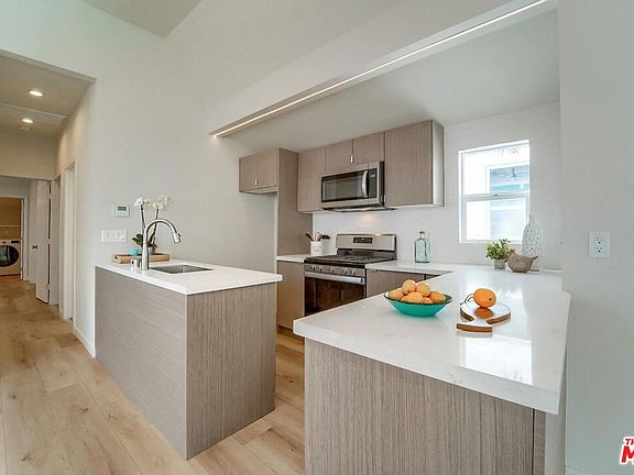 3rd image of 2710 2nd St #1/2