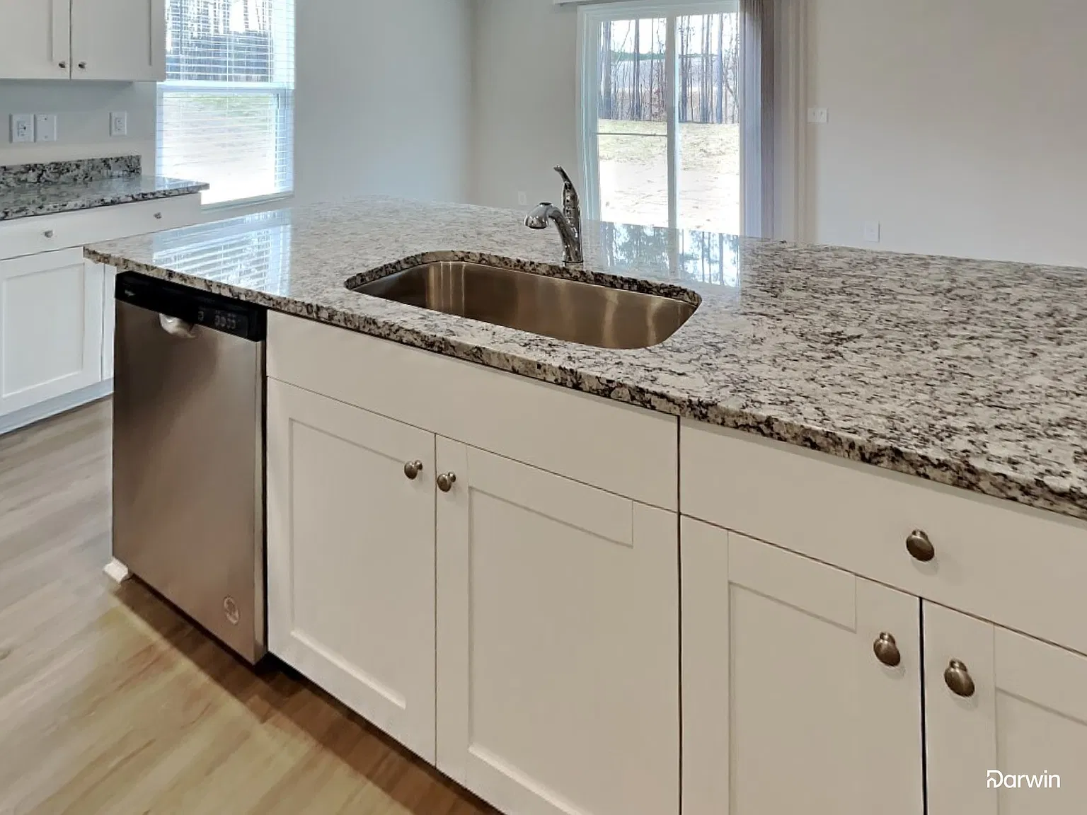 4 bed, 2.5 bath, 1800 sqft, $1,890 — Photo 2