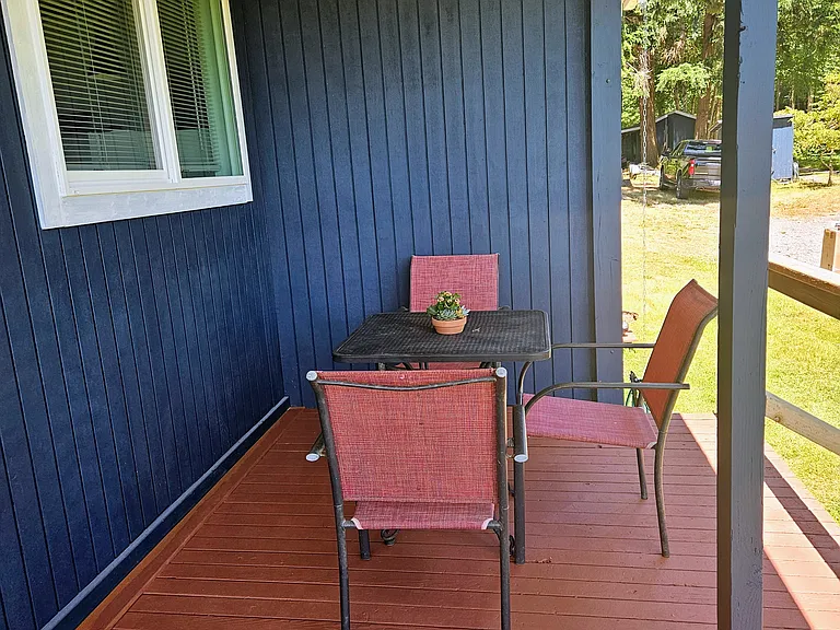 Patio with table & chairs