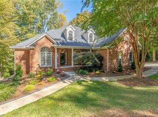 1816 Wild Fern Dr, Oak Ridge, NC 27310