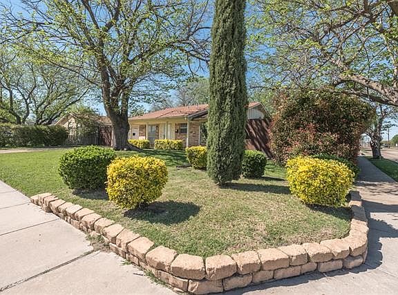 2nd image of 1100 Shadyglen Cir
