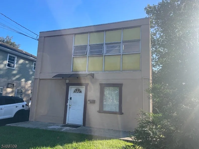 2 bed, 1.0 bath, $1,900 — Photo 1