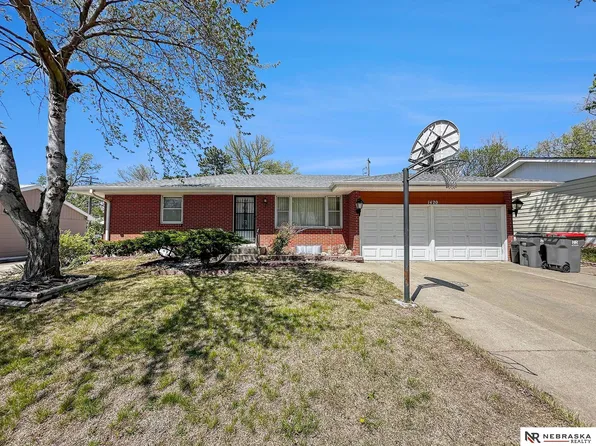 1420 Fairfield St, Lincoln, NE 68521